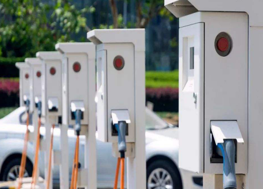 英國(guó)電動(dòng)汽車(chē)行業(yè)陷入困境，英媒：中國(guó)背鍋！